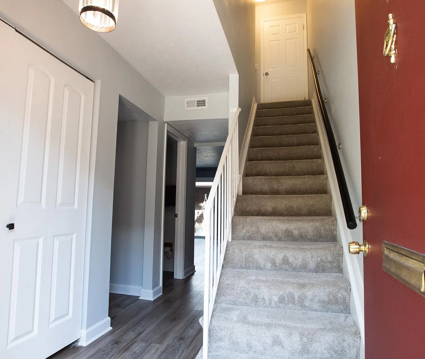 2 bed, 1054 sqft, $1,850 — Photo 3