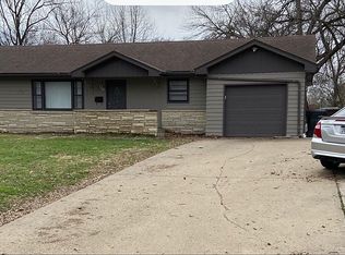 1301 W 19th Ter, Lawrence, KS 66046