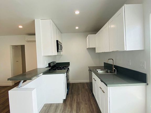 4th image of 11422 Iowa Ave #11422