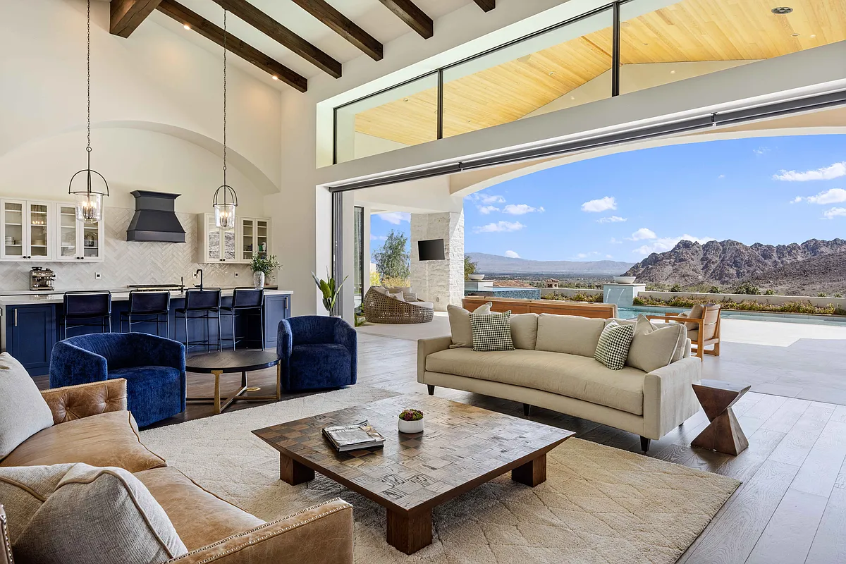 When you enter the great room, you will feel like you're entering a place that truly lives up to its name. - 79092 Tom Fazio Ln S
