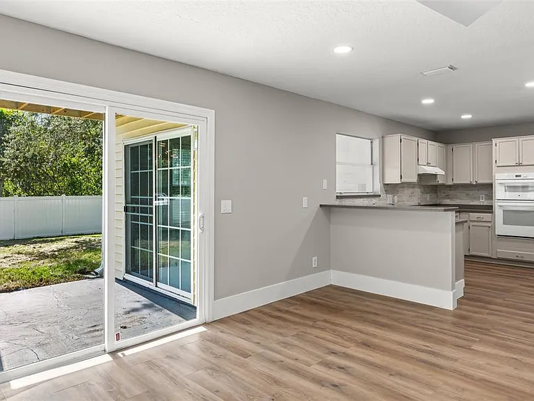 11462 Commercial St — Photo 12