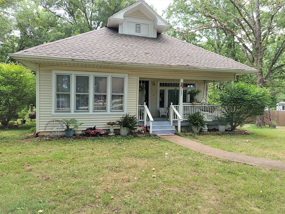 1st image of 127 Robin Hill Dr