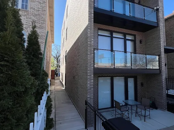 2626 S Wallace St #3, Chicago, IL 60616