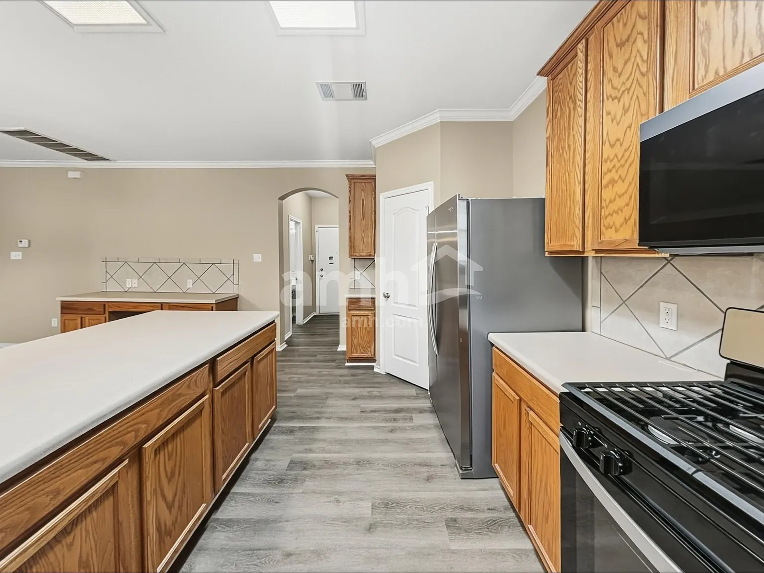 4 bed, 2.5 bath, 3296 sqft, $2,645 — Photo 4