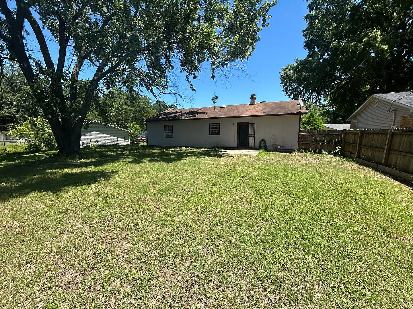 3 Bedroom and 1.5 bathroom home. — Photo 2