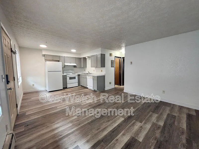 Building Photo - 821 E 12th Ave #5