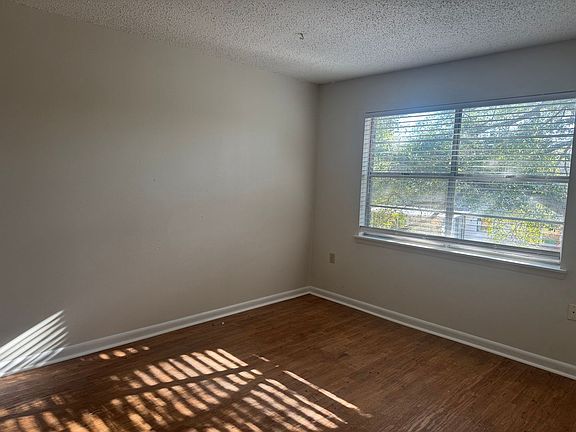 4th image of 615 Colonial Dr APT 12