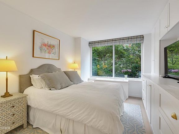 4th image of 212 Warren St #2R
