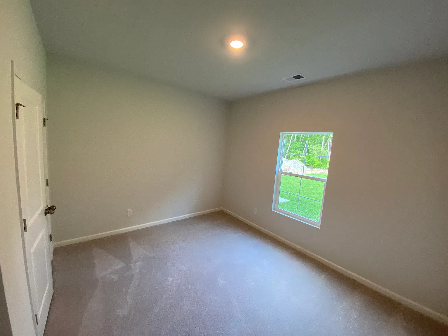 6 bed, 2500 sqft, $3,200 — Photo 3