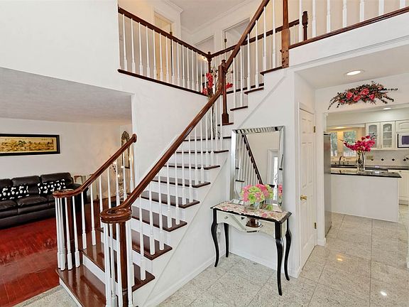 3rd image of 34 Princess Taylor Ln