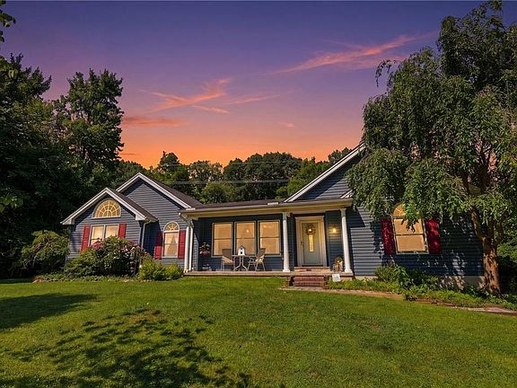 3rd image of 6609 Crown Ln