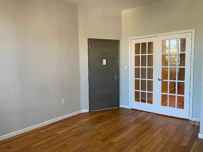 343 Grove St #3R — Photo 3