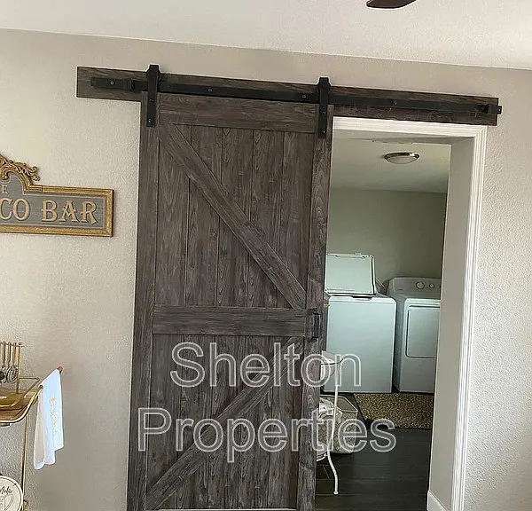 1421 S Roberts Rd — Photo 8