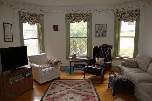 2nd image of 2 Pearl St