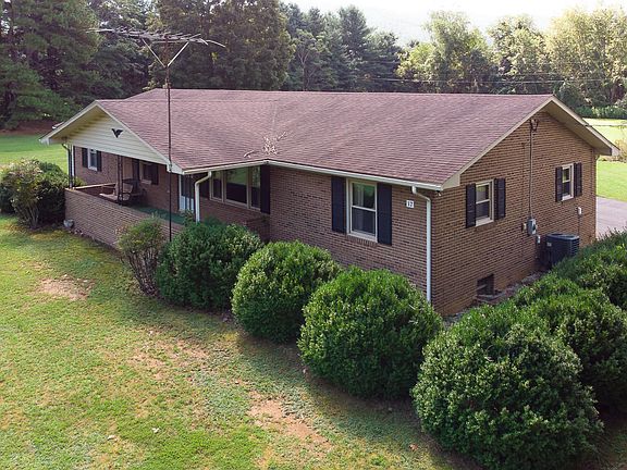 3rd image of 17 Crestfield Ln