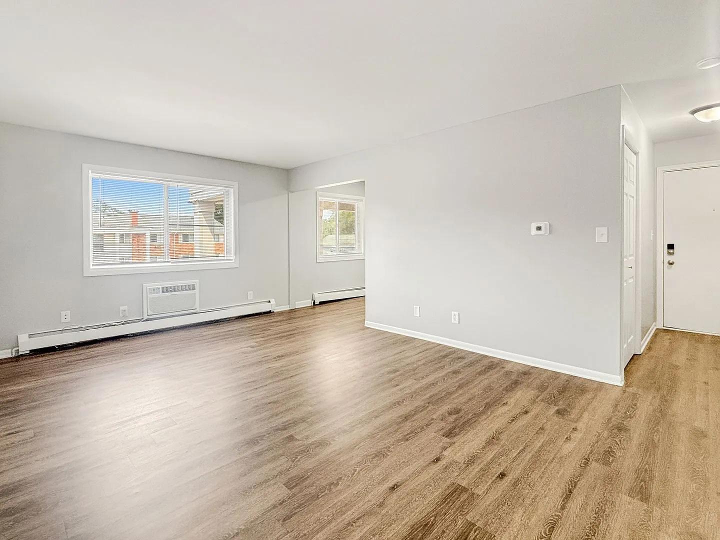 2 bed, 1.0 bath, 700 sqft, $1,295 — Photo 1