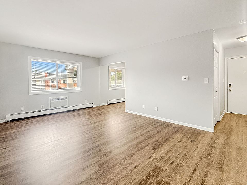 1st image of 533 W 20th St #10