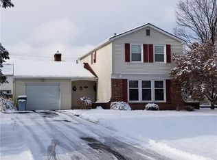 160 Huckleberry Rd, Farmington, NY 14425