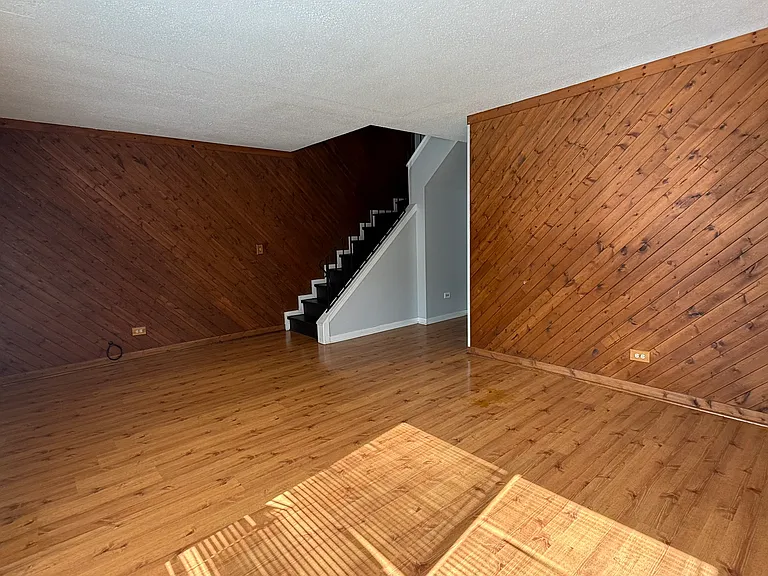 1420 Andover Dr — Photo 2