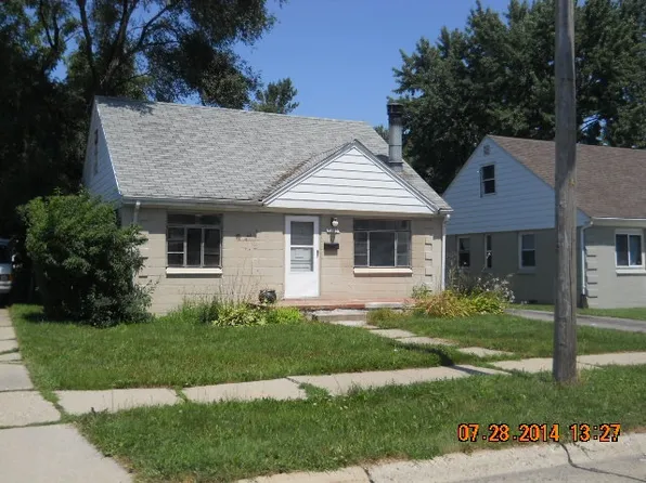 8295 State Park, Center Line, MI 48015