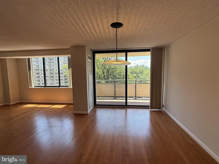 5225 Pooks Hill Rd #1011N — Photo 2
