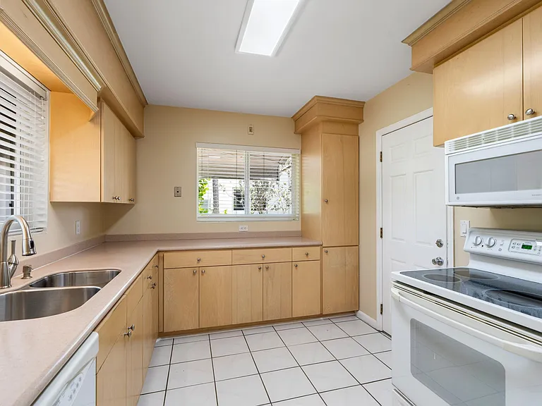 360 Palmetto St — Photo 18