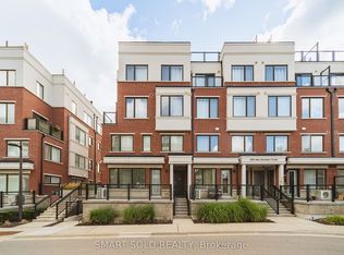 600 Alex Gardner Cir #107, Aurora, ON L4G 3G5
