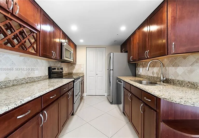 4197 N Haverhill Rd #213 — Photo 1