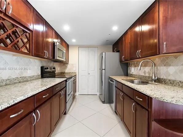 4197 N Haverhill Rd APT 213, West Palm Beach, FL 33417