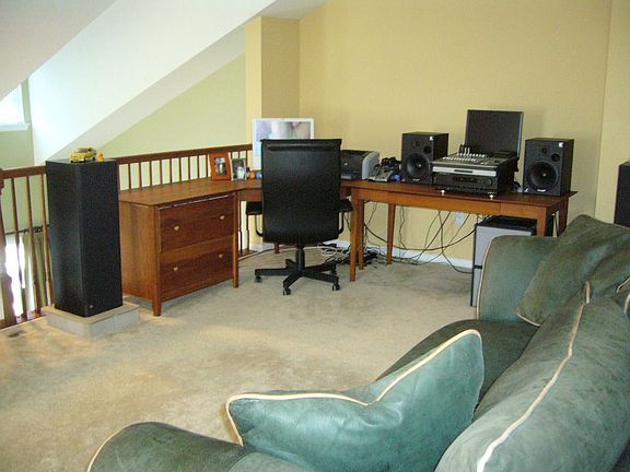 Loft/ family rm