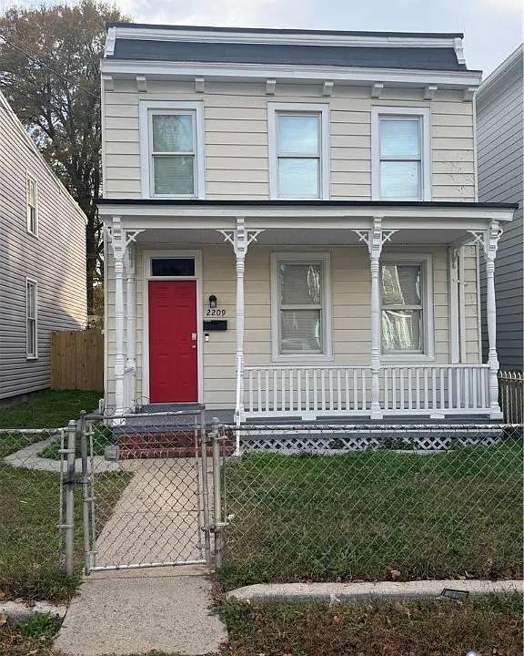 2209 Fairmount Ave