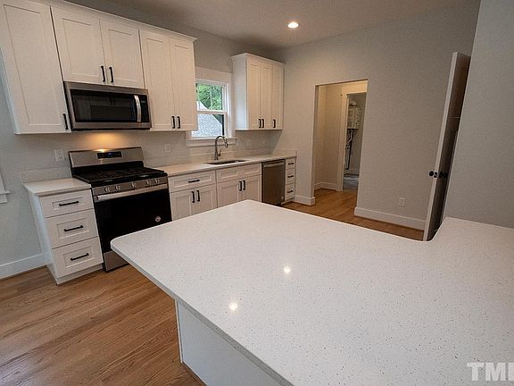 5th image of 400 Lakeshore Dr