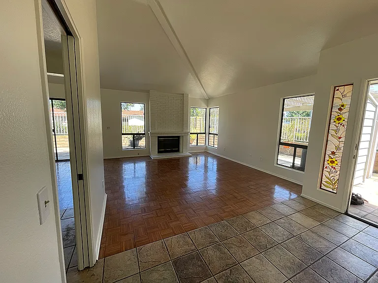 902 Wentworth Cir — Photo 4
