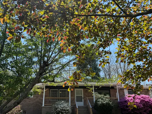 5 Powers Dr, Asheville, NC 28806
