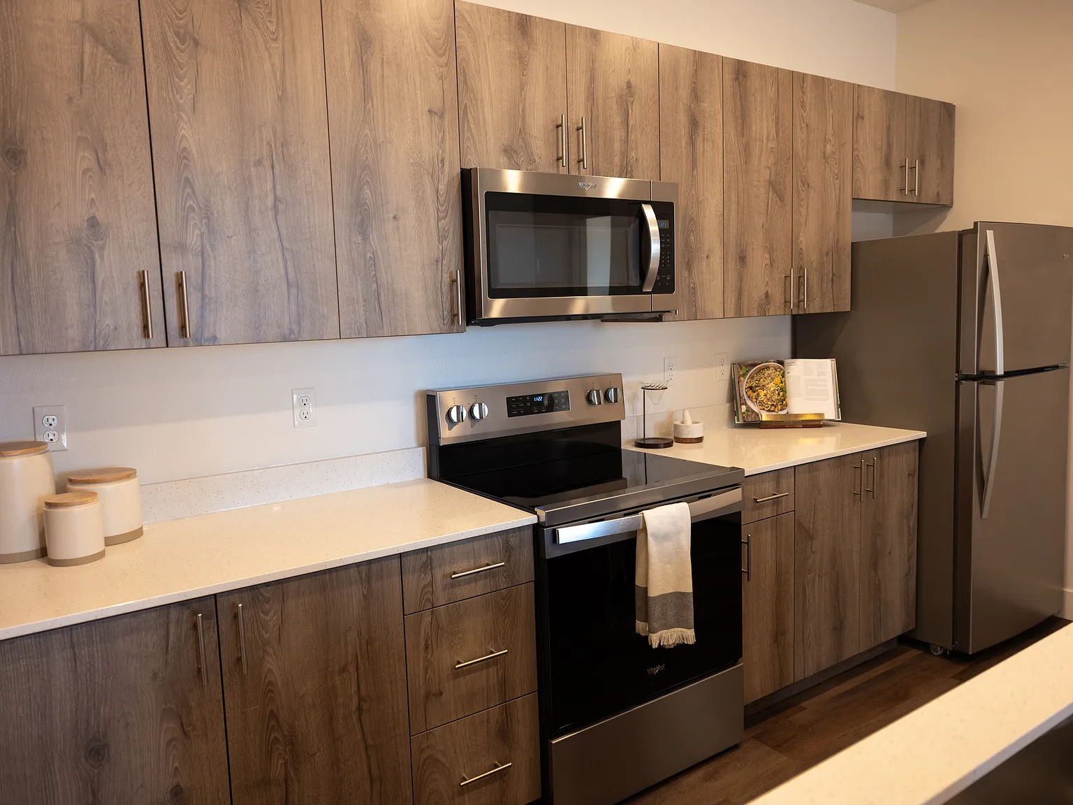 2 bed, 1088 sqft, $2,049 — Photo 2