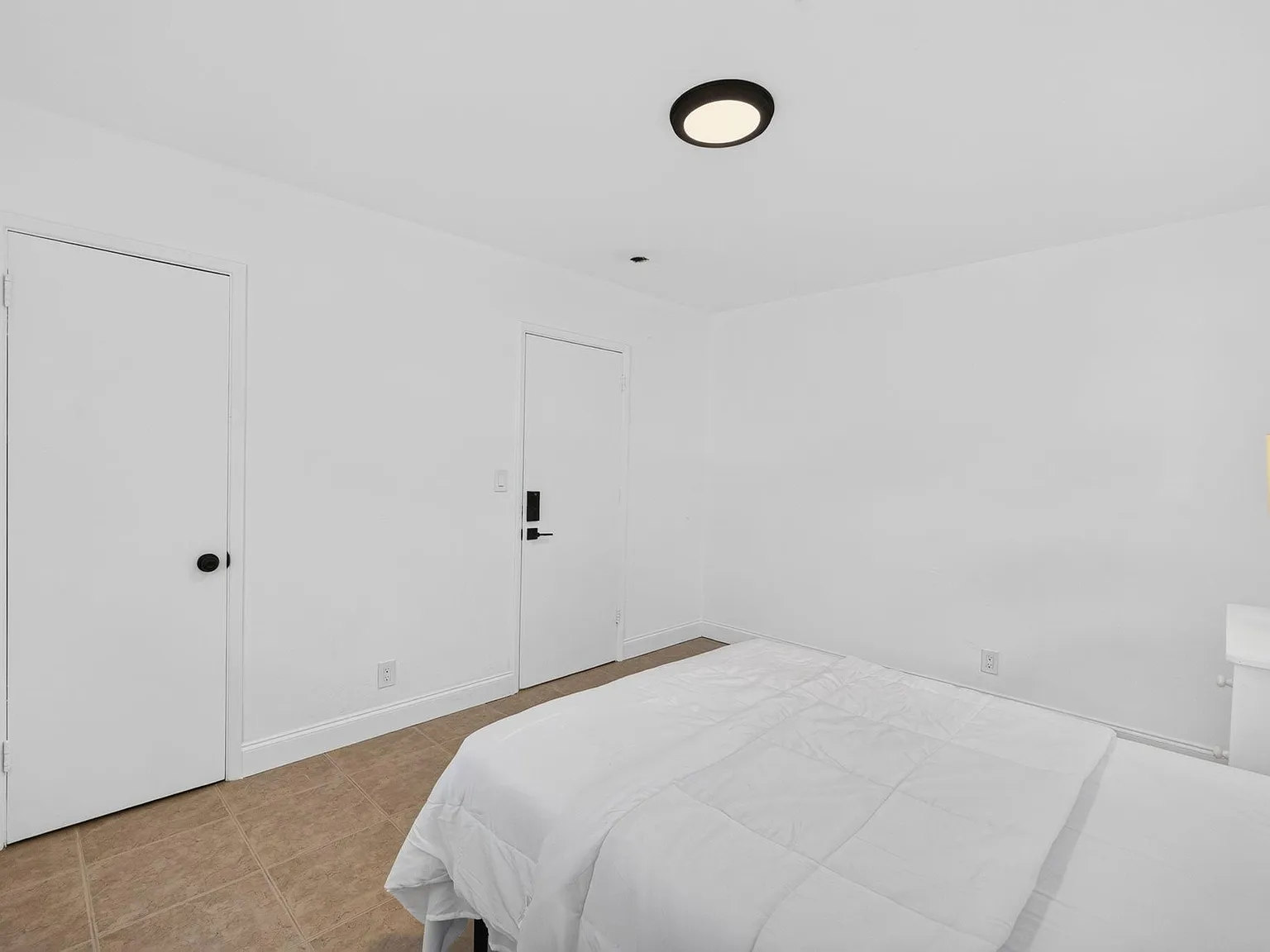 2 bed, 1.0 bath, 900 sqft, $1,364 — Photo 4