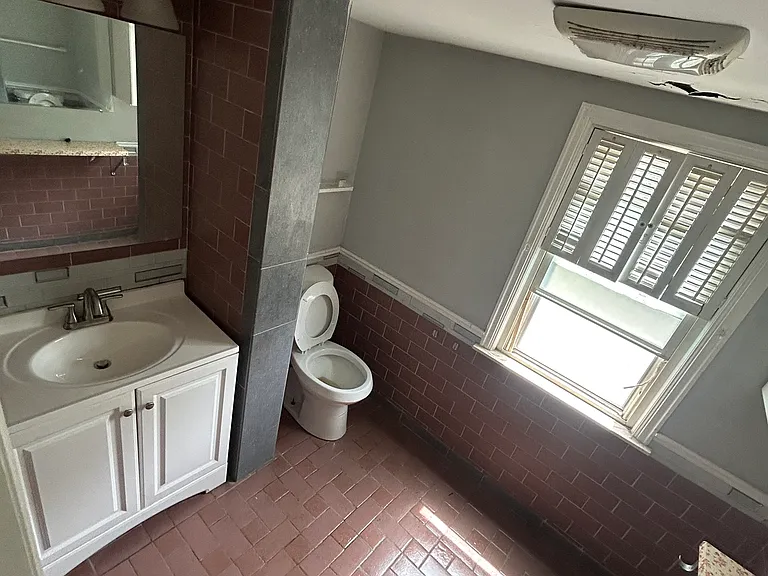 1909 Welch Blvd — Photo 11