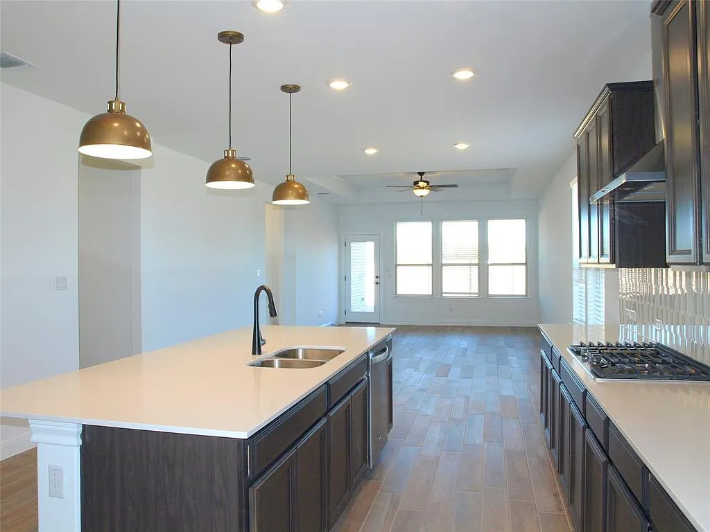 4 bed, 2.0 bath, 1846 sqft, $2,100 — Photo 4