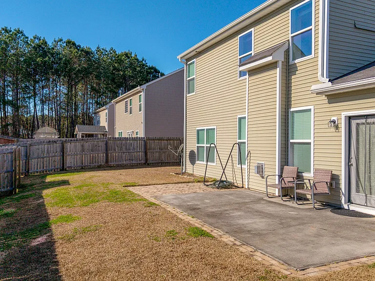 225 Urbano Ln — Photo 44