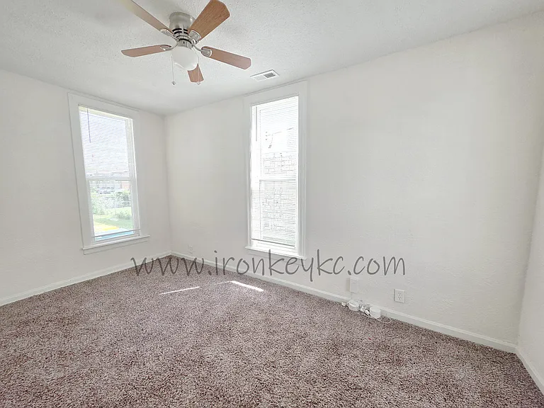 2602 Essex Ave — Photo 12