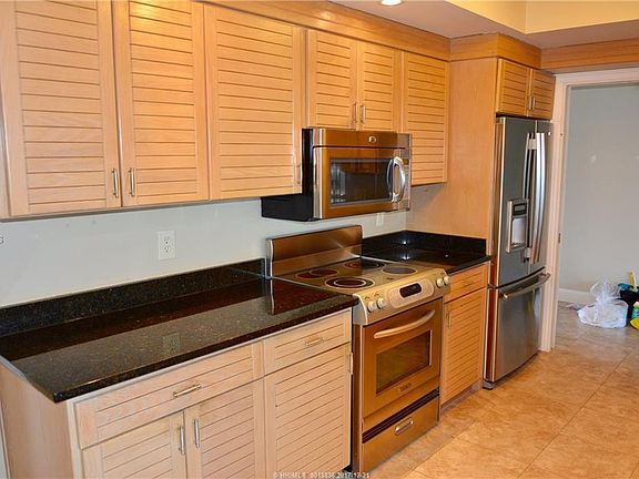 5th image of 2 Village North Dr APT 21
