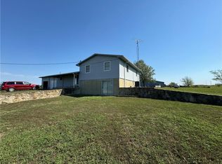 195 Tulakes Rd, Chanute, KS 66720