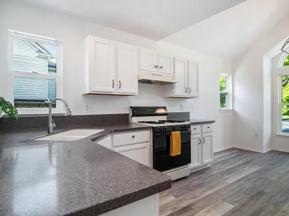 3565 Meadow Grove Trl, Ann Arbor, MI 48108