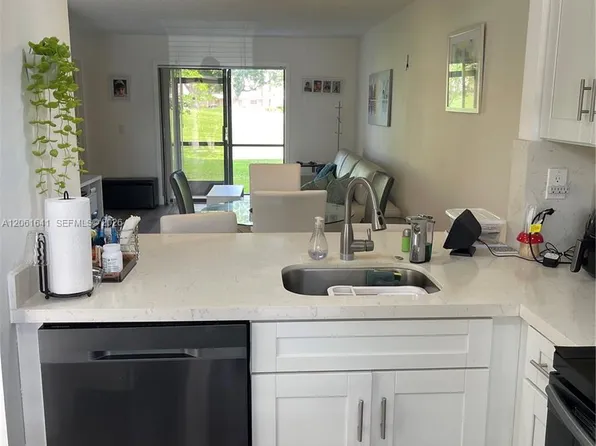 10434 Sunrise Lakes Blvd APT 107, Sunrise, FL 33322