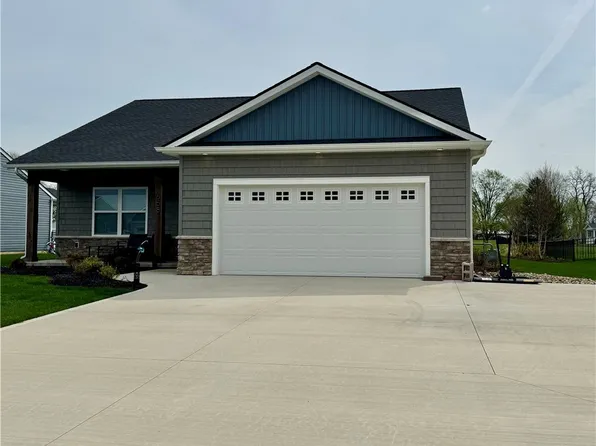 658 Apple Ridge Dr, Elyria, OH 44035