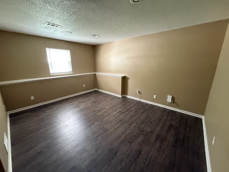 1908 W Barber Ave — Photo 16