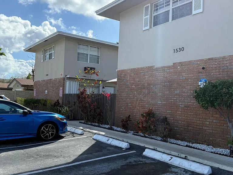 1510 NE 50th Ct #5 — Photo 3