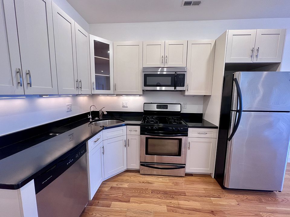 1st image of 150 1/2 M St #3