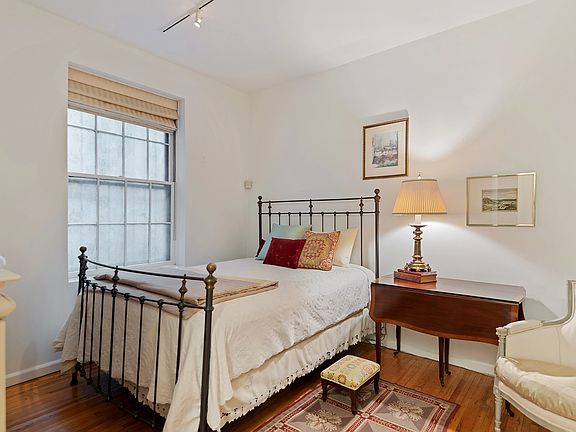 4th image of 35 E 68th St APT 1B