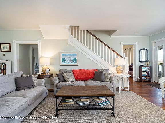 3rd image of 507 East Ave